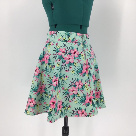 Divided H&M Hibiscus Patterned Skater Skirt, Small - Picture 6 of 16